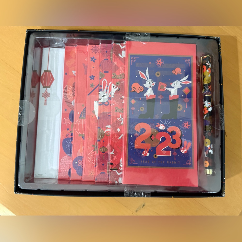⭐️NWT ❤️Disney rabbits red envelope gifting set 2023